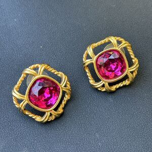 Vintage Swarovski Gold Tone Rope Frame Fuchsia Pink Crystal Stud Earrings 1”